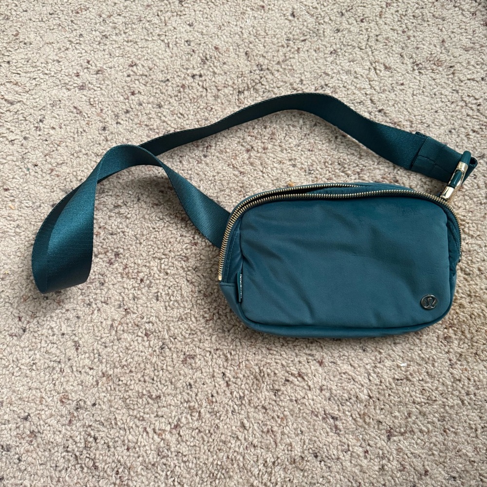 Lululemon velvet belt bag 1L